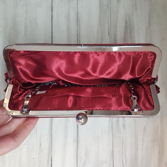 🌸2for$10 Burgundy clutch with optional strap - Picture 2 of 3